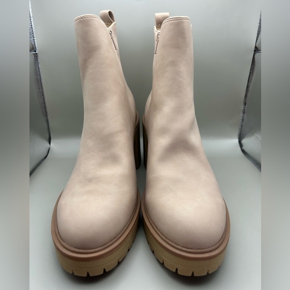 NEW DV by Dolce Vita Juliet Lug Bootie in Beige - Size 10 - Picture 8 of 13